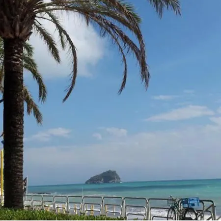 A 5 Minuti Dal Mare - Dolphin House * Spotorno